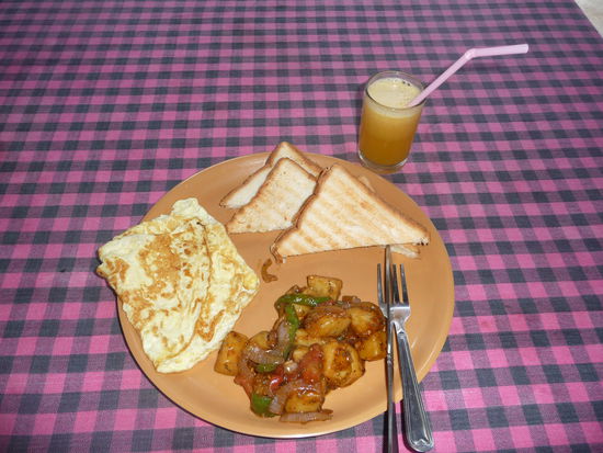 Leckeres Frühstück inkls. - Während das Essen sehr gut war konnte man das von der Unterkunft im Hotel nicht sagen !! 