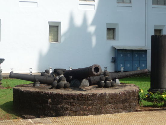 Kanonen an der St. Francis Kirche