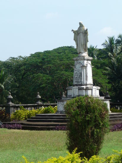 Park vor der Se Kathedrale