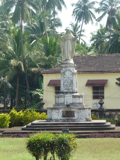 Park vor der Se Kathedrale
