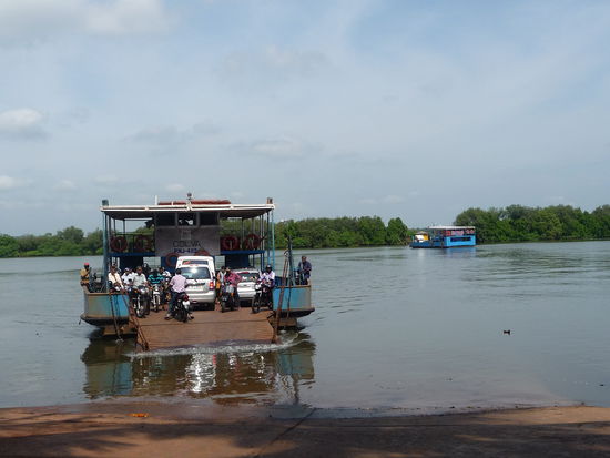 Fähre am Mandovi Fluß in Old Goa