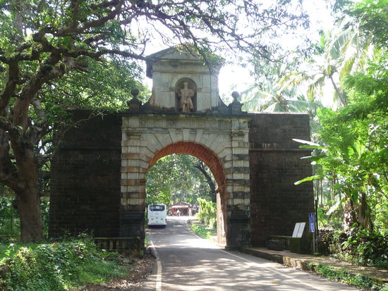 Triumphbogen der Vizekönige an der alten Prachtstraße in Old Goa