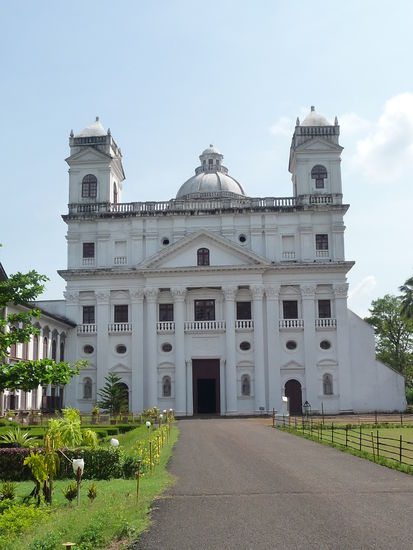 St. Cajetan Kathedrale die deutliche Ähnlichkeiten mit dem Petersdom in Rom aufweist