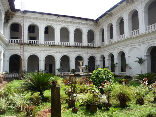 Innenhof der Basilika Bon Jesus