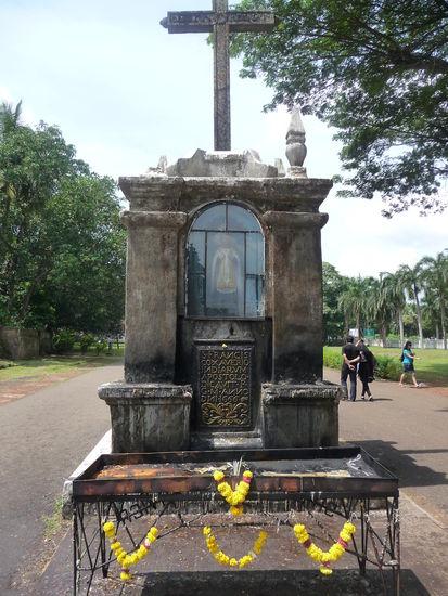 Vor der Basilika Bon Jesus