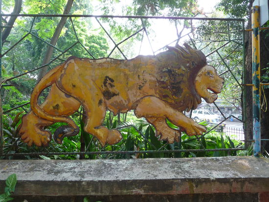 Eingang zu den Hanging Gardens heute Mehta Gardens