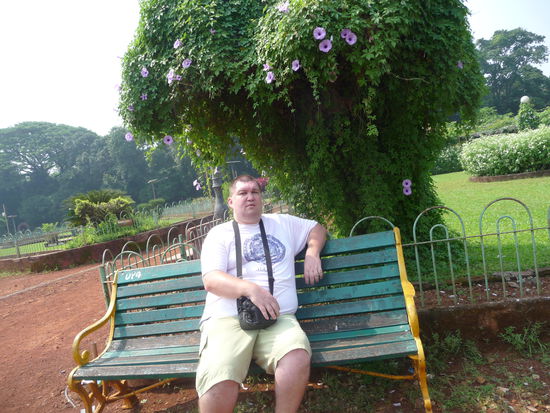 Ich im Mehta Garten von Mumbai