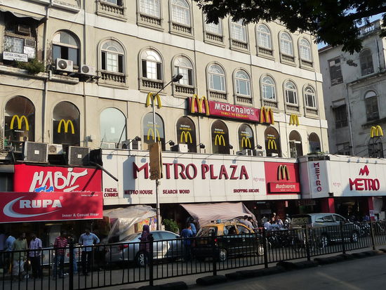 Mc Donalds in der Flaniermeile Colaba Causeway
