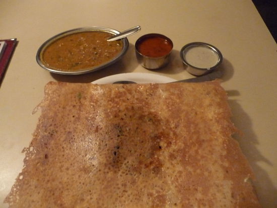 Meine Bestellung im Kamat  konnte man durchaus essen war aber nichts besonderes Preis inkls. Trinkgeld 164 Rupie = 2,30 Euro.