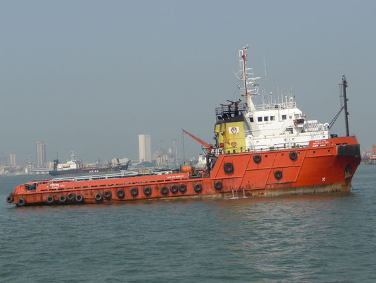 Schiffe im Meer vor Mumbai