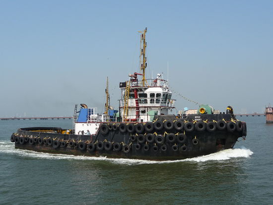 Schiffe im Meer vor Mumbai