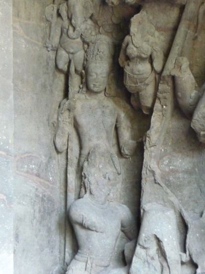 Skulpuren in der Haupthöhle