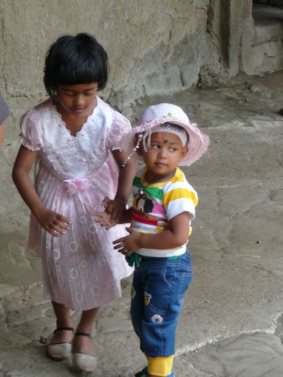 Hier ist wieder die kleine Besucherin diesmal mit Ihren Geschwisterchen