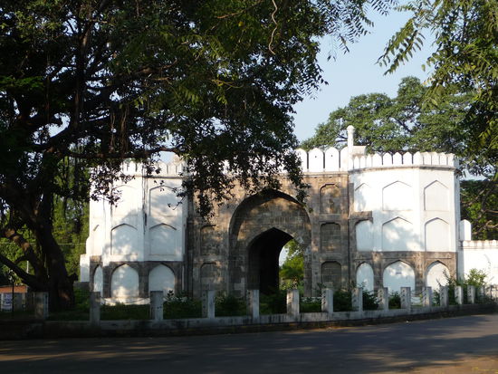 Rangeen Darwaza Tor