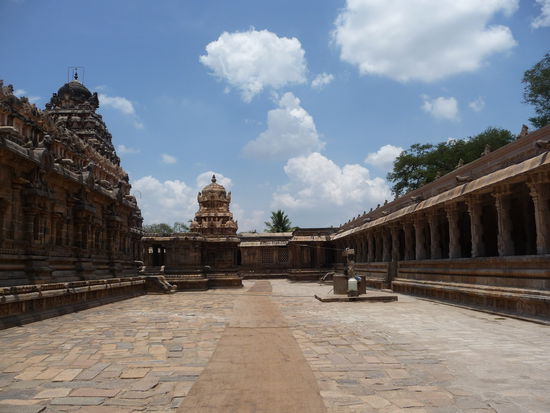 Im Inenbereich des Airavatesvara Tempels