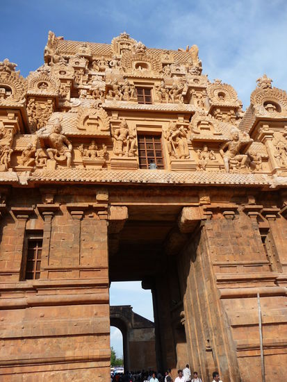 Weiterer Torbogen mit Figuren