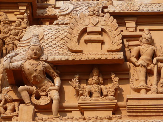 Weiterer Torbogen mit Figuren