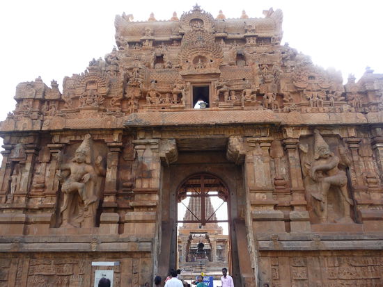 Weiterer Torbogen mit Figuren