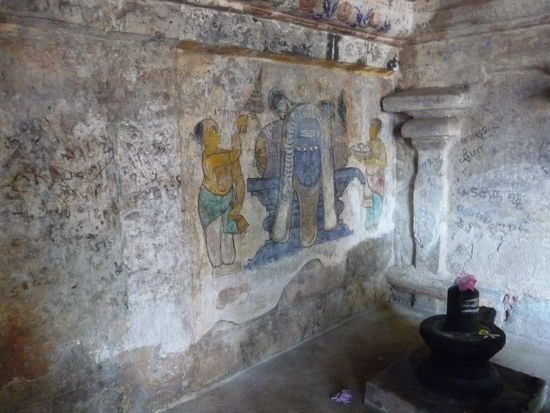 Schöne Malerein im Säulengang