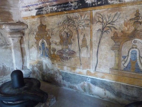 Schöne Malerein im Säulengang