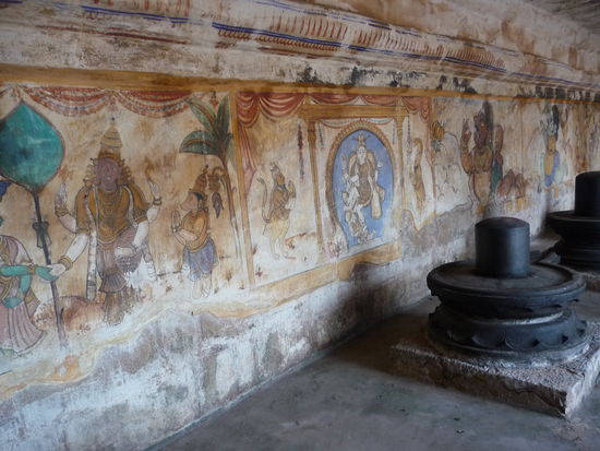 Schöne Malerein im Säulengang