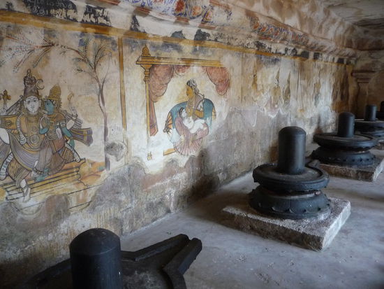 Schöne Malerein im Säulengang