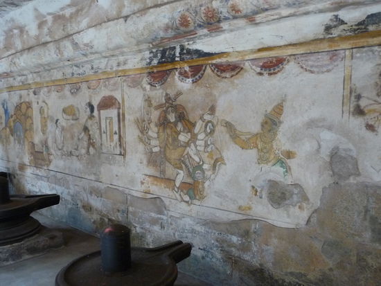 Schöne Malerein im Säulengang