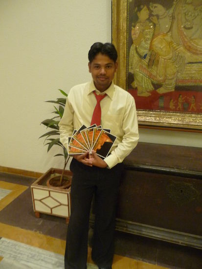 Mit diesem Mitarbeiter des Hotels verstand ich mich sofort sehr gut und er nahm auch meine Postkarten entgegen