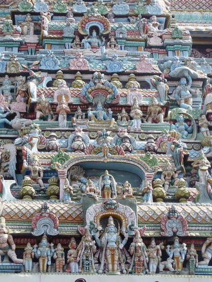 Figuren am Tempel