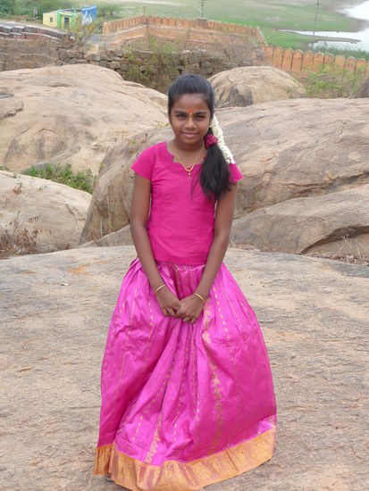 Dieses hüpsche Mädchen besuchte mit Ihrer Familie die Festung