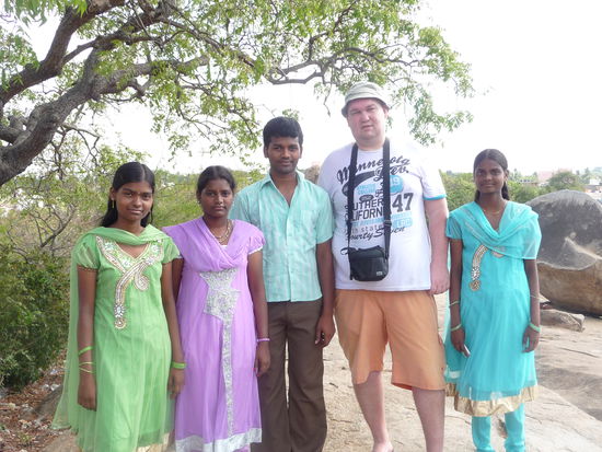 Ich mit netter indischer Familie in Mamallapuram
