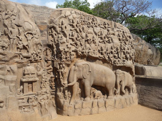 Großes Felsenrelief mit Herabkunft des himmlischen Stromes Ganga