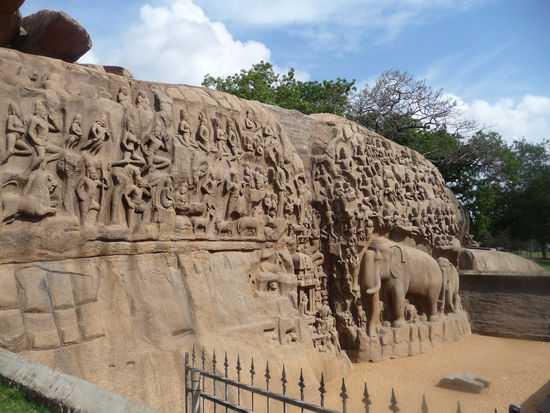 Großes Felsenrelief mit Herabkunft des himmlischen Stromes Ganga