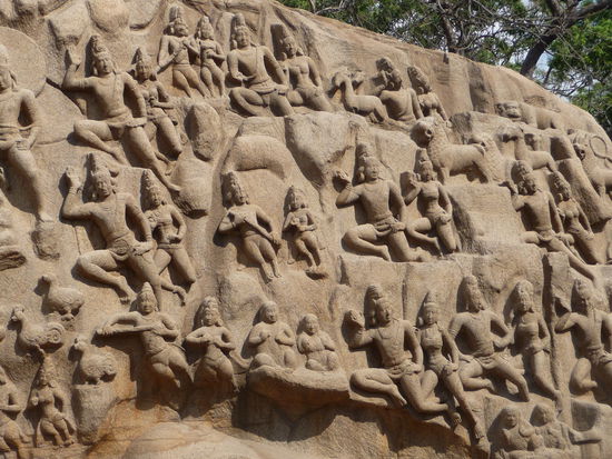 Großes Felsenrelief mit Herabkunft des himmlischen Stromes Ganga