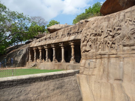 Großes Felsenrelief mit Herabkunft des himmlischen Stromes Ganga