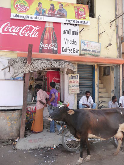 Straßenzene in Madurai kurz vor dem Meenakshi Tempel