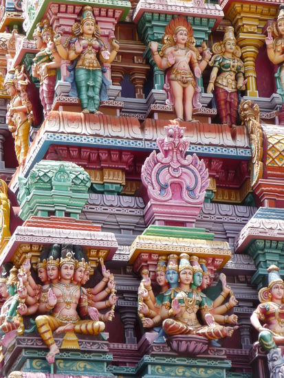 Wunderschöne Skulpturen im Tempel