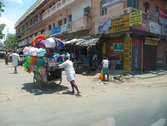 Straßenzene in Madurai kurz vor dem Meenakshi Tempel