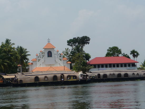 Gegen Mittag erreiche ich die Backwaters in der Nähe von Alleppey