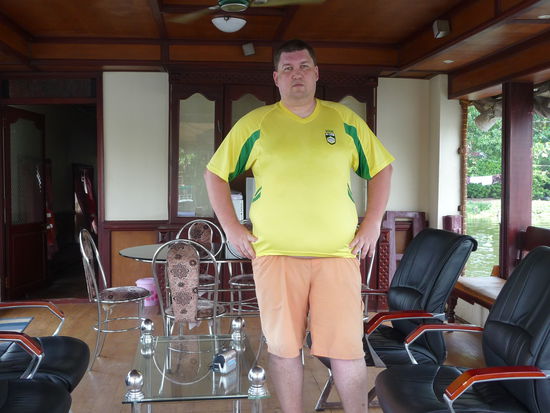 Ich auf dem Hausboot in den Backwaters in Kerala