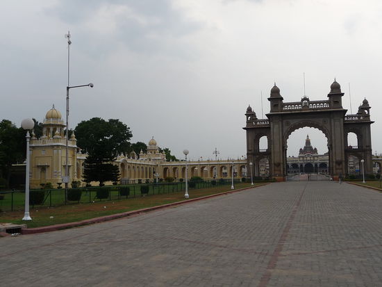 Der erste Eingang zum Palast aber leider verschloßen