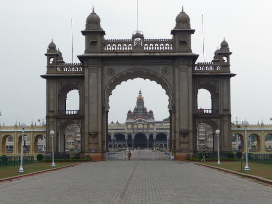 Der erste Eingang zum Palast aber leider verschloßen