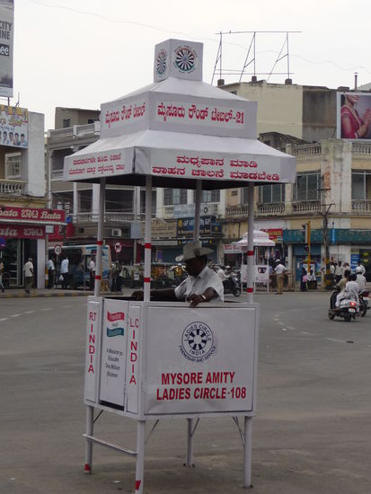 Verkehrspolizei am KR Circle in Mysore