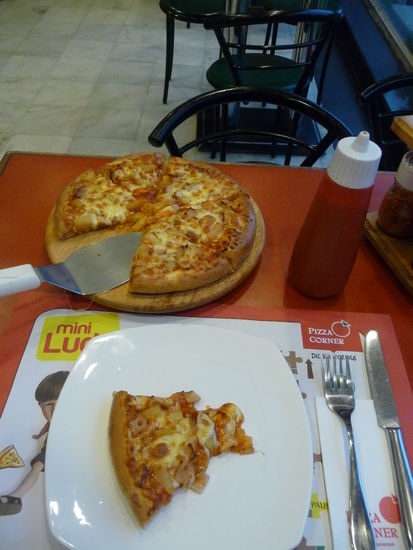Meine leckere Pizza Hawai für 330 Rupie  = 4,76 Euro 