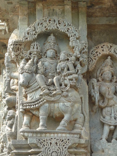 Wunderschöne Reliefs am Tempel