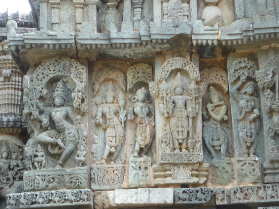 Wunderschöne Reliefs am Tempel