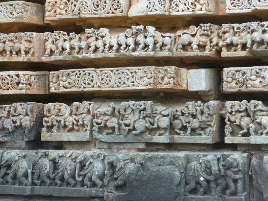 Wunderschöne Reliefs am Tempel