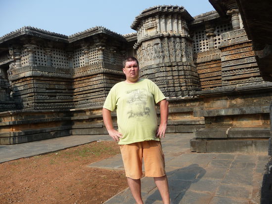 Ich am Hoysaleshvara Tempel