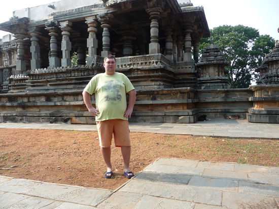Ich am Hoysaleshvara Tempel