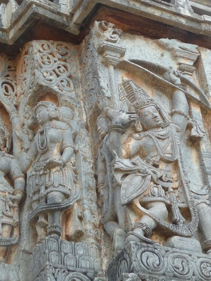 Wunderschöne Reliefs auch an diesem Tempel